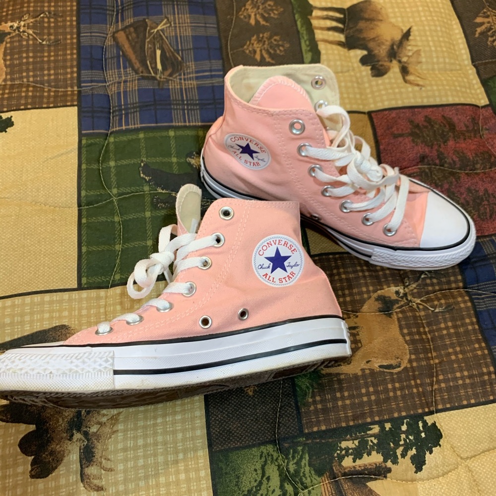 Light pink converse